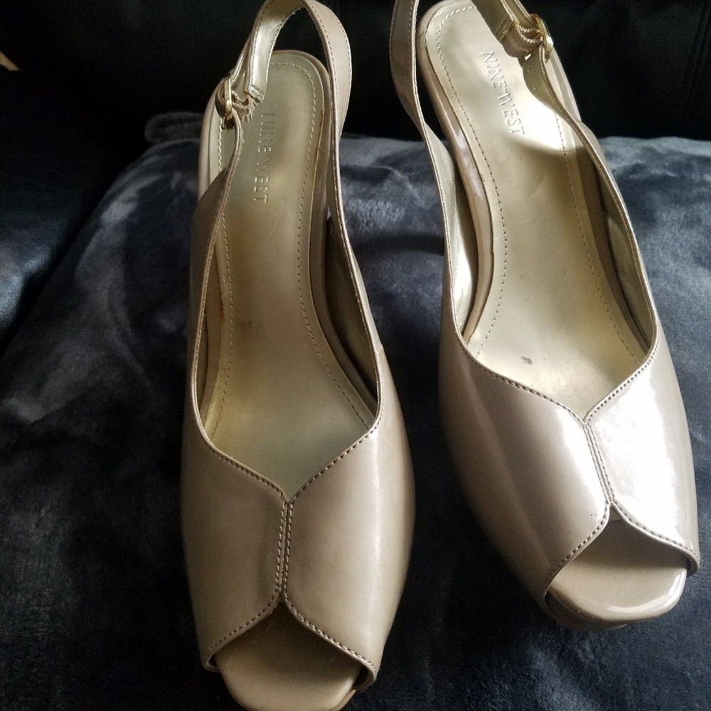 Patent leather heel